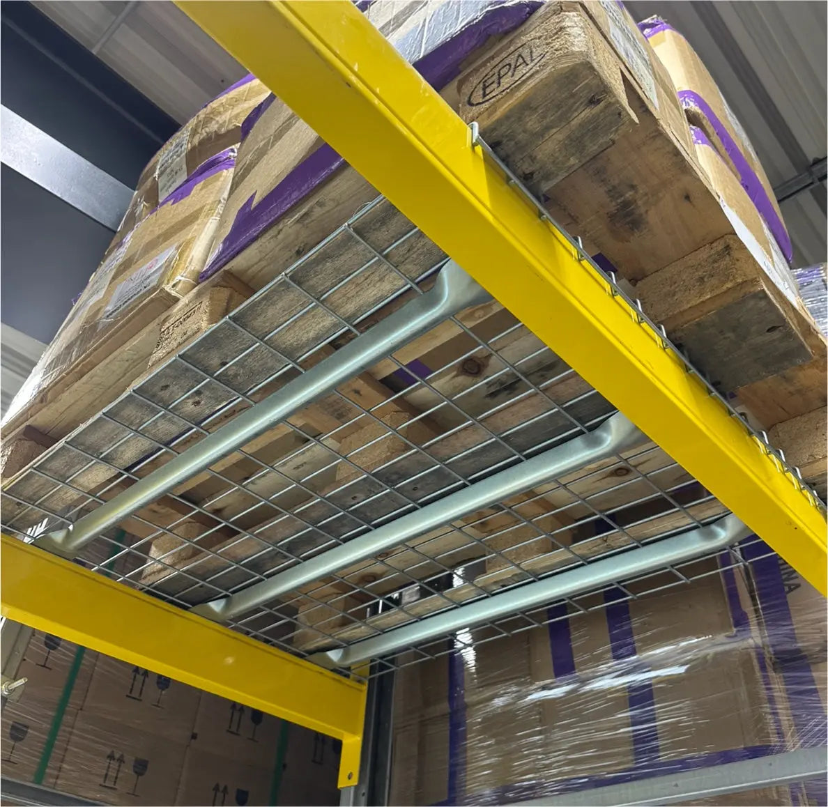 Durchfallschutz Paletten - 1100x880 mm - Gitterrückwand rostfrei - Gitterfachboden - Lagerschutz.com Offizieller Onlineshop