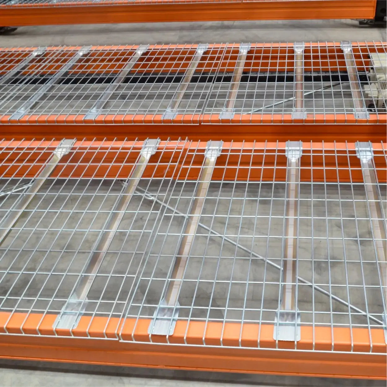 Durchfallschutz Paletten - 1100x880 mm - Gitterrückwand rostfrei - Gitterfachboden - Lagerschutz.com Offizieller Onlineshop