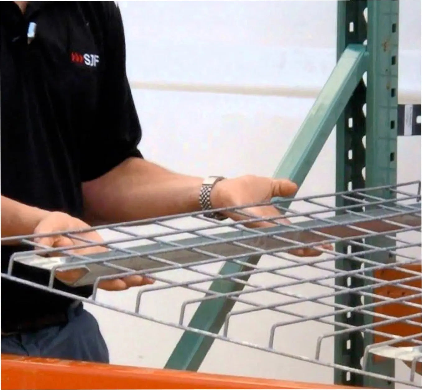 Durchfallschutz Paletten - 1100x880 mm - Gitterrückwand rostfrei - Gitterfachboden - Lagerschutz.com Offizieller Onlineshop